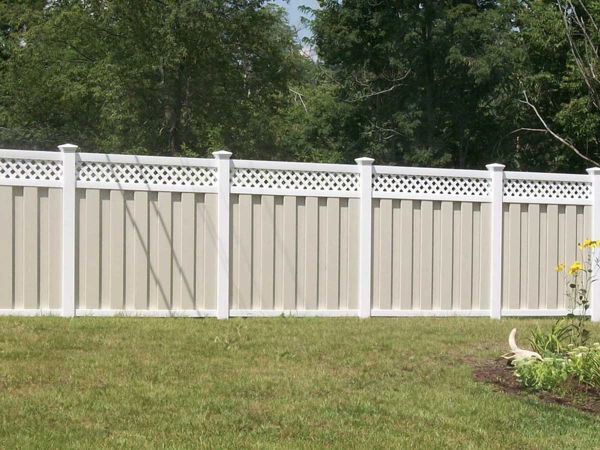 Photo of vinyl fence in Cincinnati, Ohio