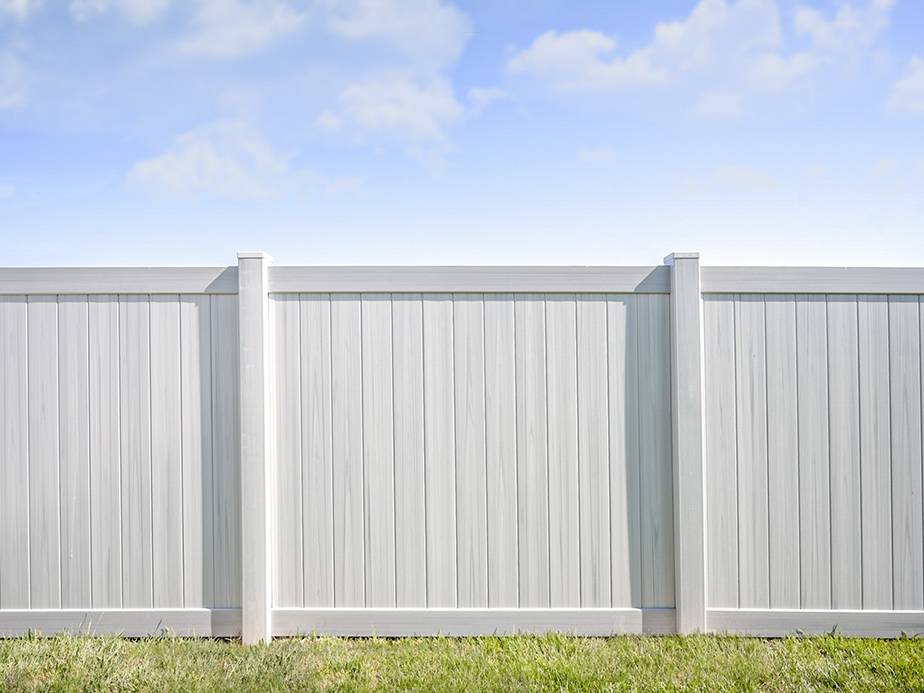 cincinnati Ohio vinyl privacy fencing